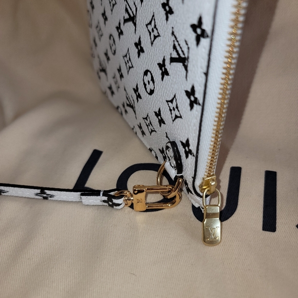 Louis Vuitton Giant White Black Wristlet Pouch from Neverfull MM Giant Khaki Bag - Picture 14 of 17